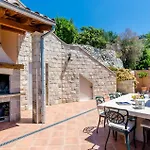 Holiday home Beautiful In With Wifi Trsteno