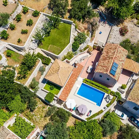 Holiday home Beautiful In With Wifi Trsteno
