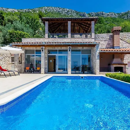 Holiday home Beautiful In With Wifi Trsteno